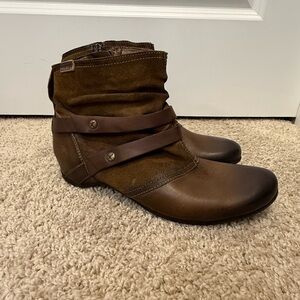 Brown leather Pikolinos Ankle Boots